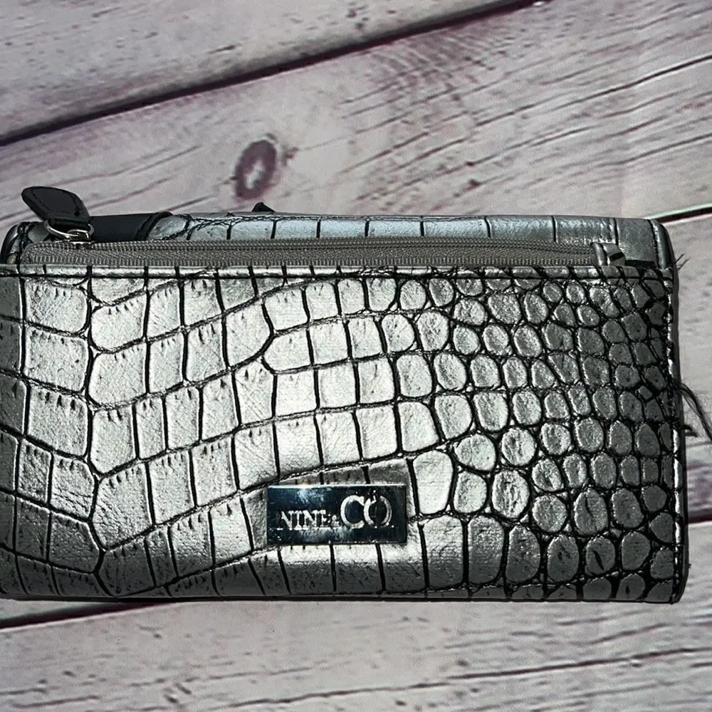 Nine & Company wallet   - Picture 2 of 5